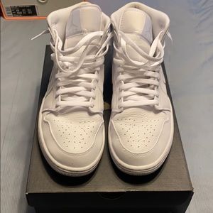 AJ1 sneakers